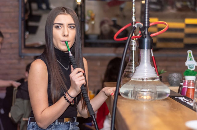 Shisha Rauchgenuss Trends: Outdoor und mit eigener Wasserpfeife ShishaRauchgenussTrends